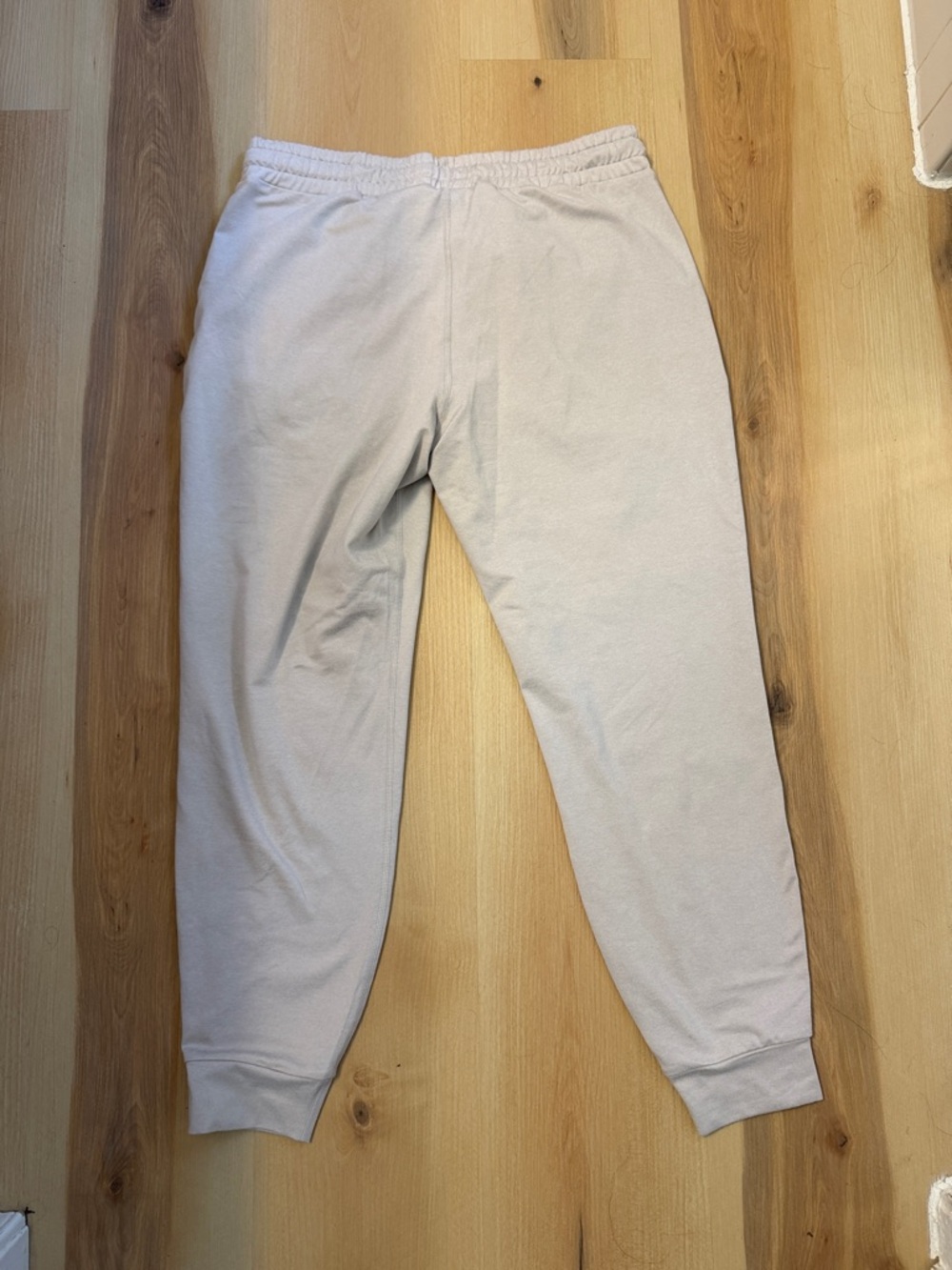 Vuori Women's Sunday Performance Joggers - Picture 6 of 6